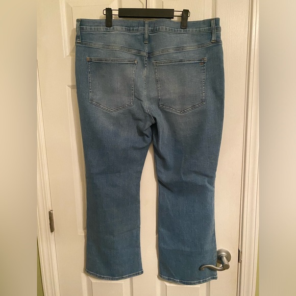 Madewell Kick Out Crop Jeans in Mather Wash, size 33 - Picture 4 of 4